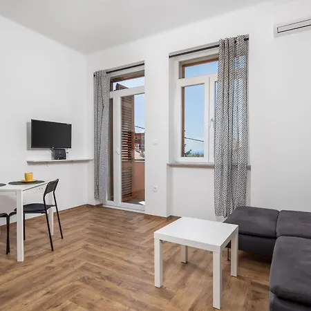 Apartment Darnell