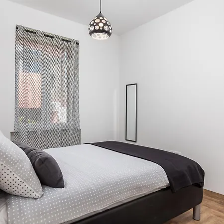 Darnell Apartment *