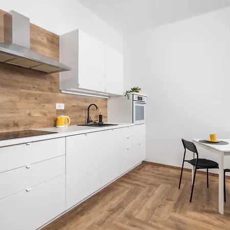 Darnell Apartment *